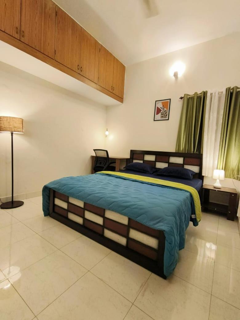 Homestayz Crown Bangalore Esterno foto